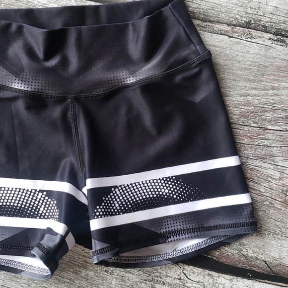 Workout shorts Size XS - Small - Picture 2 of 6